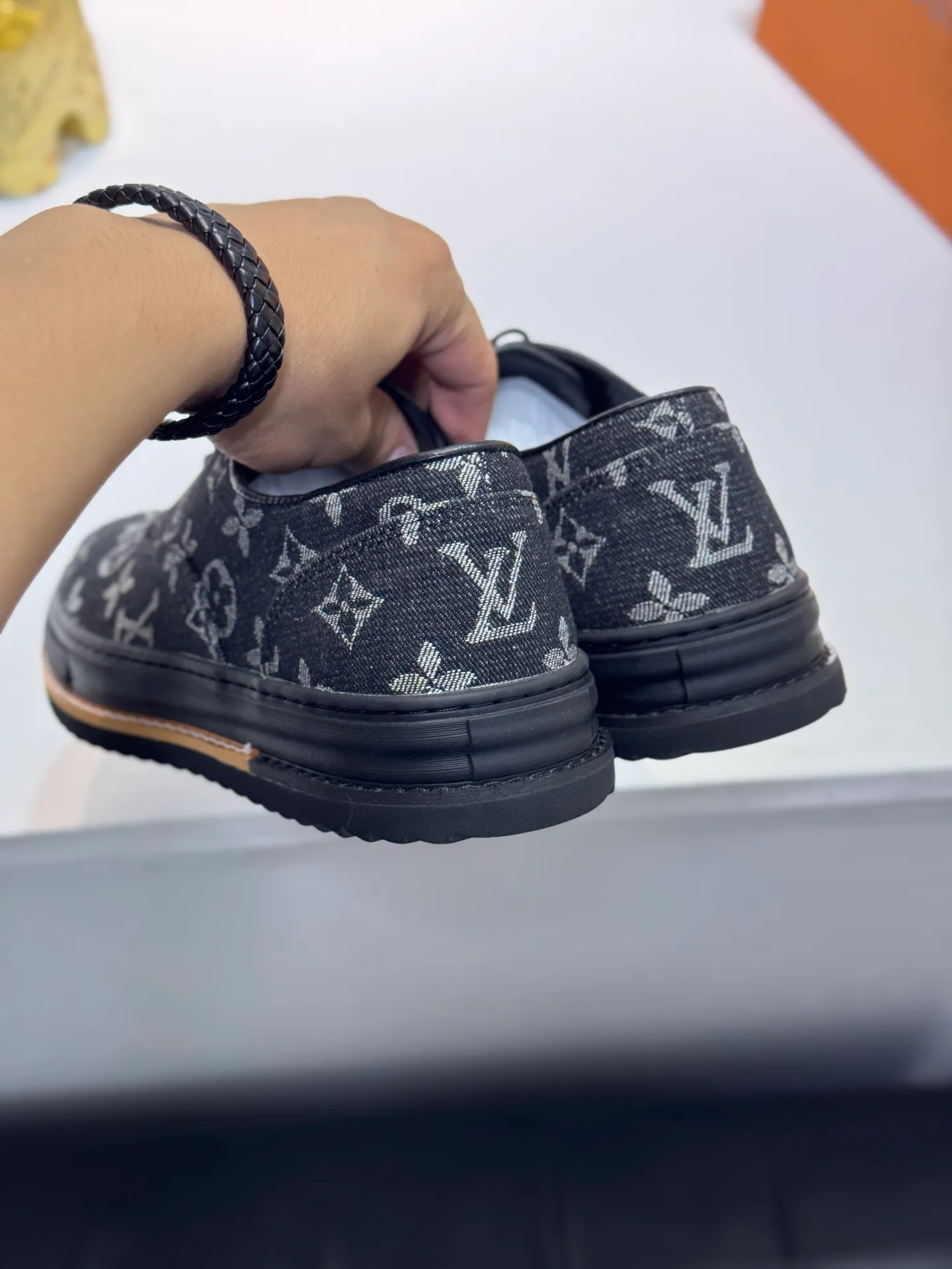 Men's shoes 💰400 [New style] 🌂🌂Top original order - Louis Vuitton®️ Trendy and fashionable yet low-key men's casual shoes, LV special fabric pattern on the upper, comfortable and breathable, sheepskin lining, original rubber outsole, 3 colors available ~ a must-have for sportsmen. Size: 38-44 (45 customized